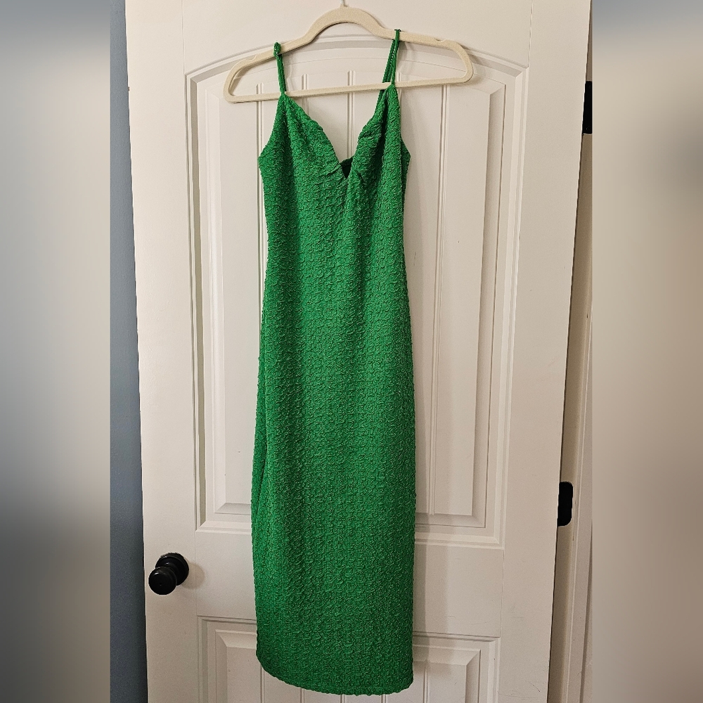 ASTR the Label, Green Textured Midi Dress - Elegant Women's Dress, Size S - Picture 5 of 9